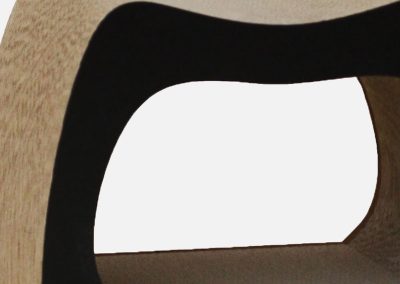 Kaverno le griffoir design en carton noir pour chat