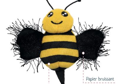 Peluche abeille pour chat fourrée catnip et ailes en fourrure avec papier bruissant