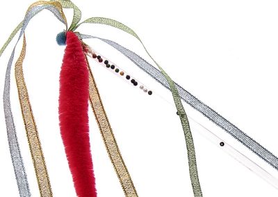 Canne à pêche Tutu pour chat avec perles et bandes de tissus et peluche