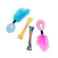 Set de jouets en plastic tubes et plumes pour chat couleurs flashy bon pour les dents